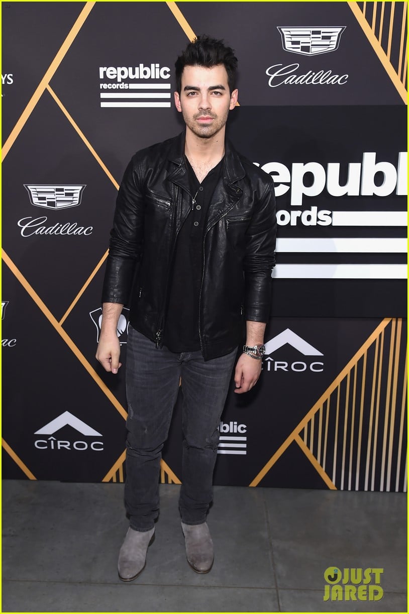 nick jonas brothers reunite for event 03